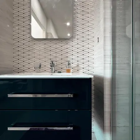 With 2 Bathrooms Kassa